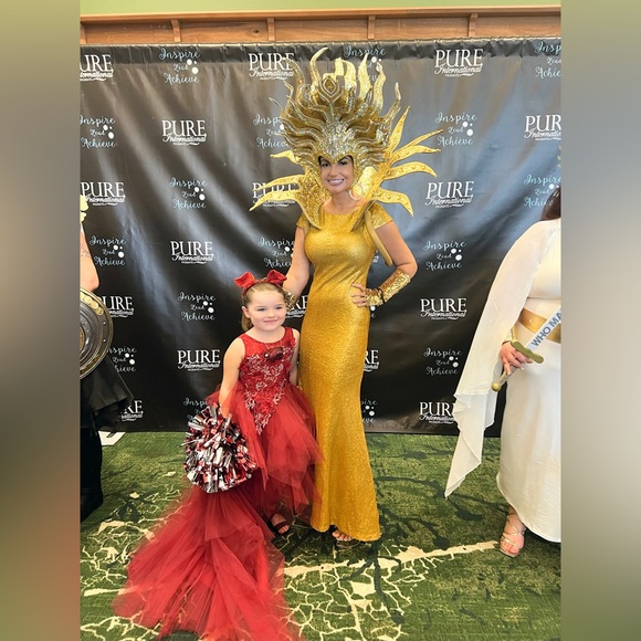 Sun Phoenix Gold costume with headdress backpiece, gloves and dress pageant - Picture 3 of 3